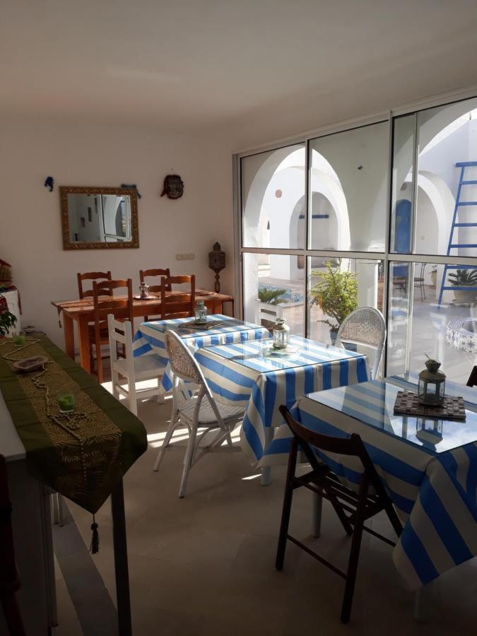 לינה וארוחת בוקר Mezrane Dar Chick Yahia Ile De Djerba מראה חיצוני תמונה